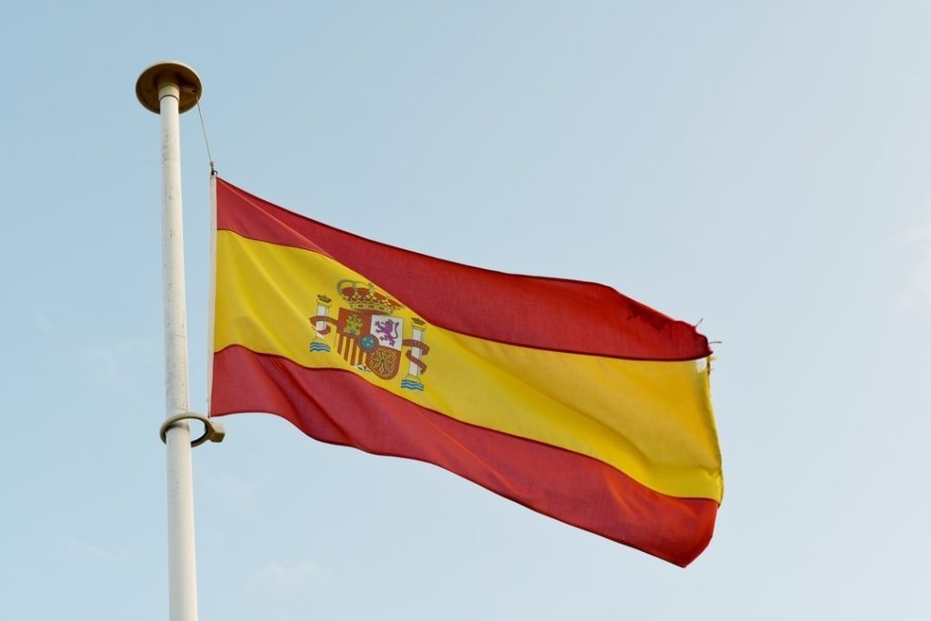 A bandeira da Espanha é símbolo de uma cultura.